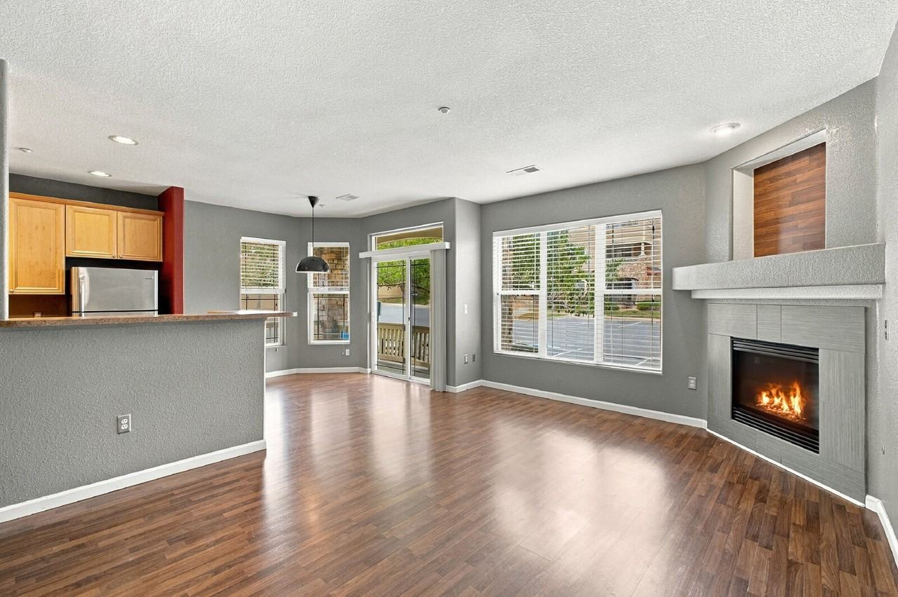 9557 W San Juan Cir #101 - Photo 6 of 33