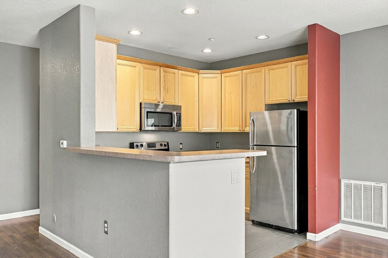 9557 W San Juan Cir #101 - Photo 7 of 33
