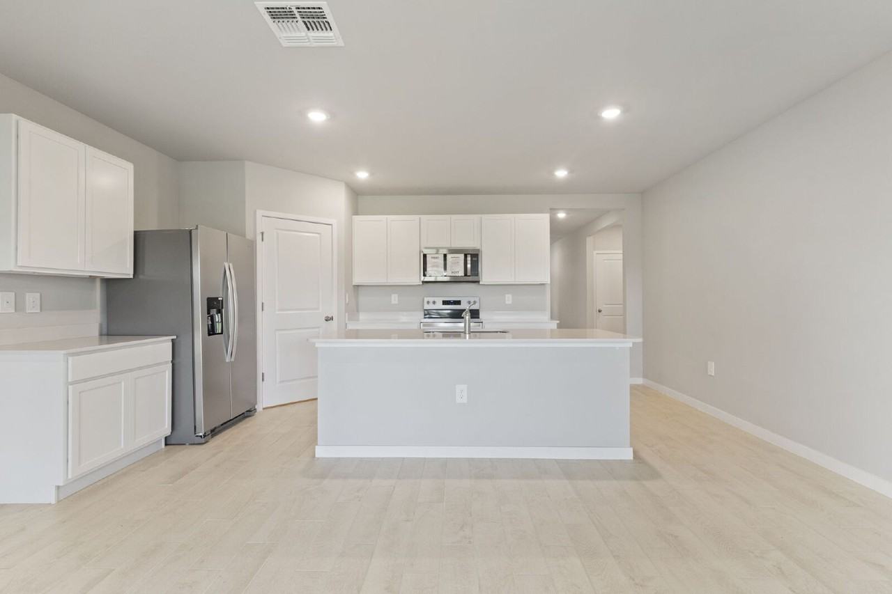 25214 Cadiz Dr - Photo 6 of 32