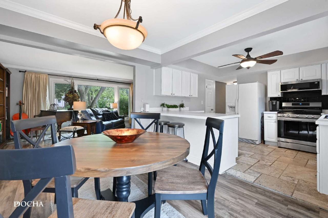 2257 Woodland Cir - Photo 4 of 24