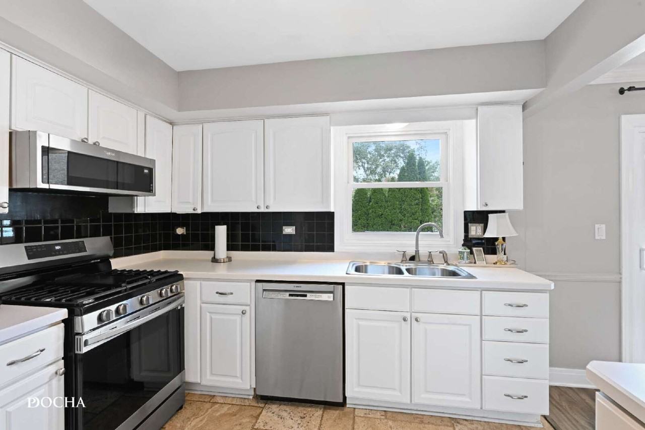 2257 Woodland Cir - Photo 7 of 24
