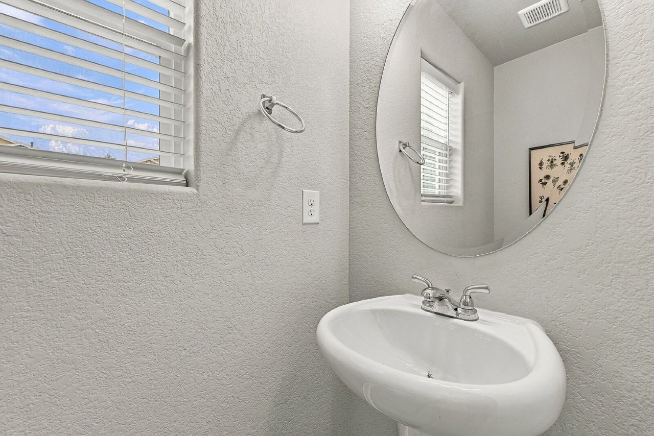 11005 Quercia Cir - Photo 5 of 36