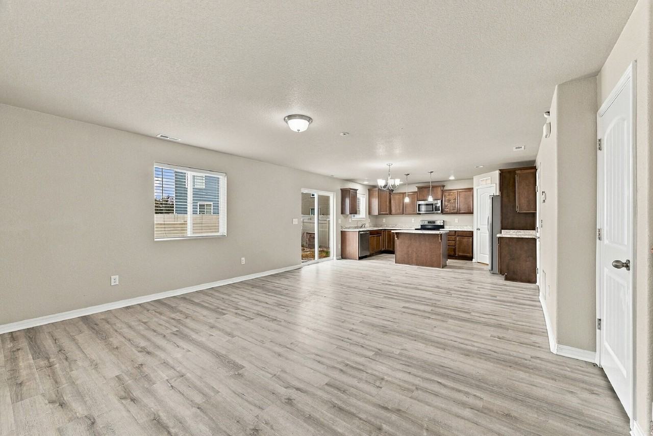 11005 Quercia Cir - Photo 6 of 36