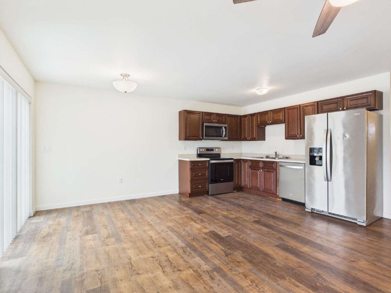 140 E Second Ave Apt 4 - Photo 2 of 45