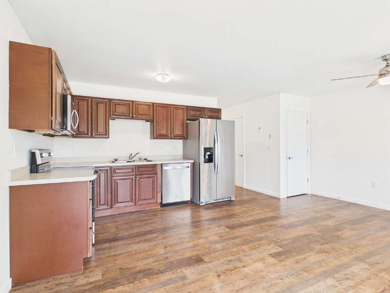 140 E Second Ave Apt 4 - Photo 3 of 45