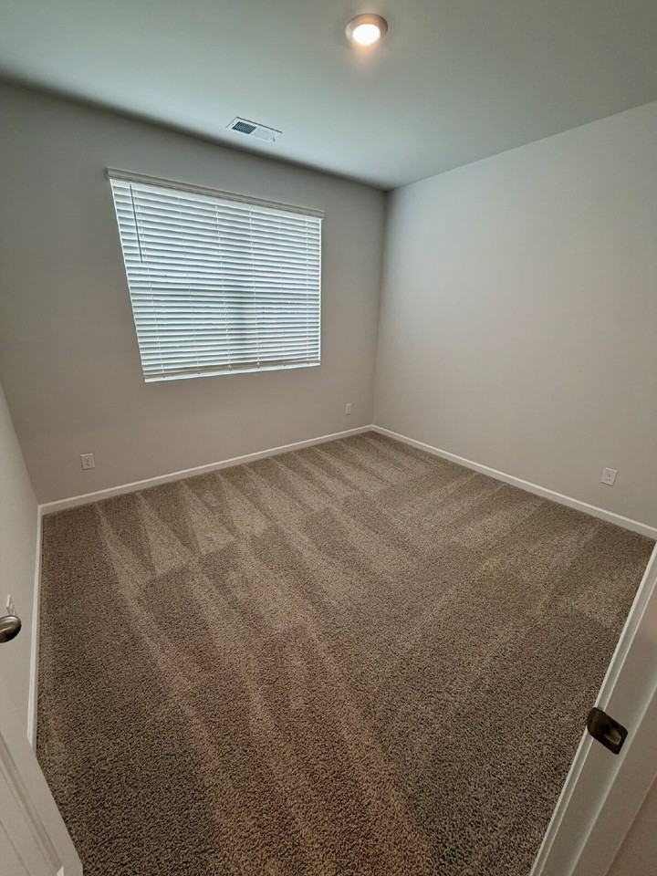4066 Amelia Ln - Photo 6 of 45