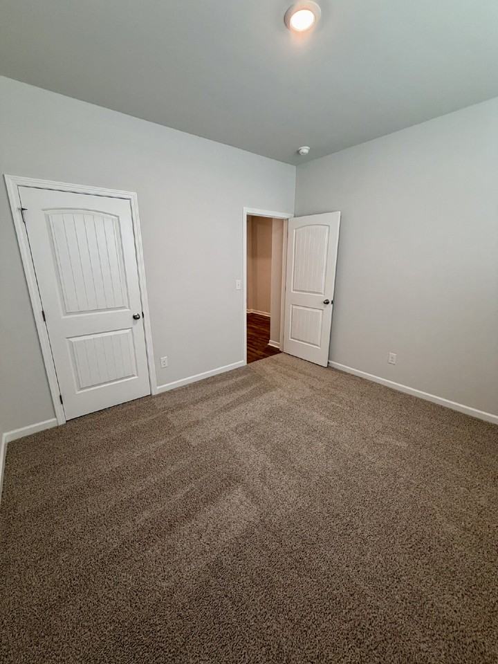 4066 Amelia Ln - Photo 7 of 45