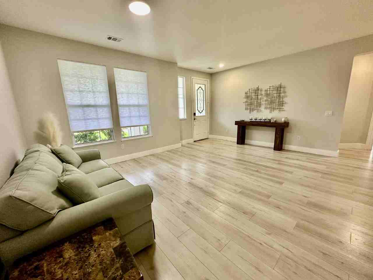 310 Hampton Pl - Photo 7 of 36