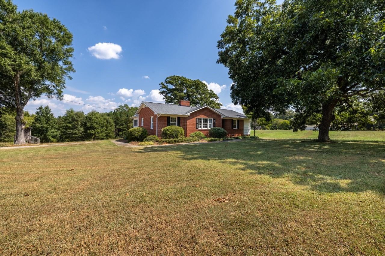 3691 Lesslie Hwy - Photo 2 of 36