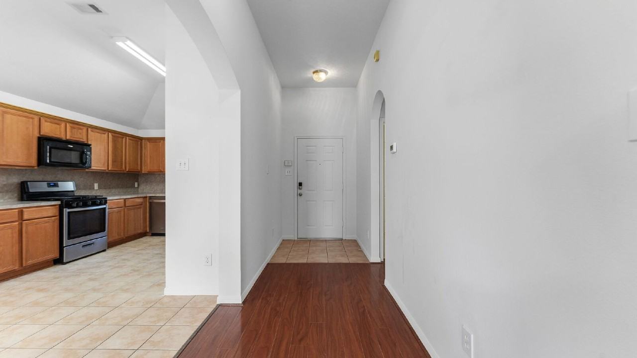 4908 Summer Rain Dr - Photo 3 of 18