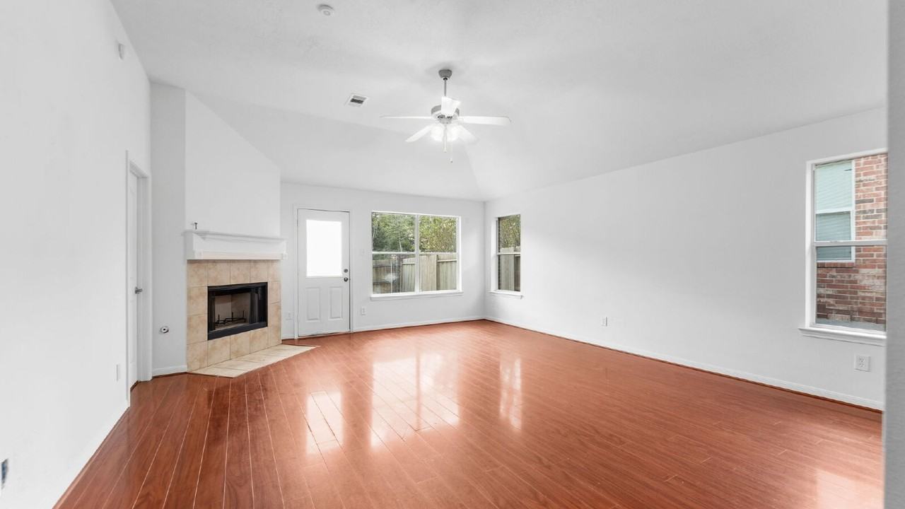 4908 Summer Rain Dr - Photo 4 of 18