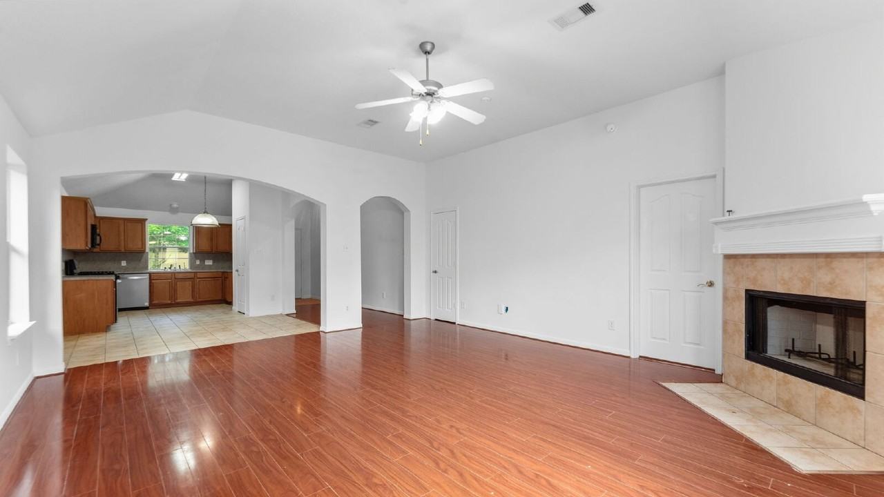 4908 Summer Rain Dr - Photo 5 of 18