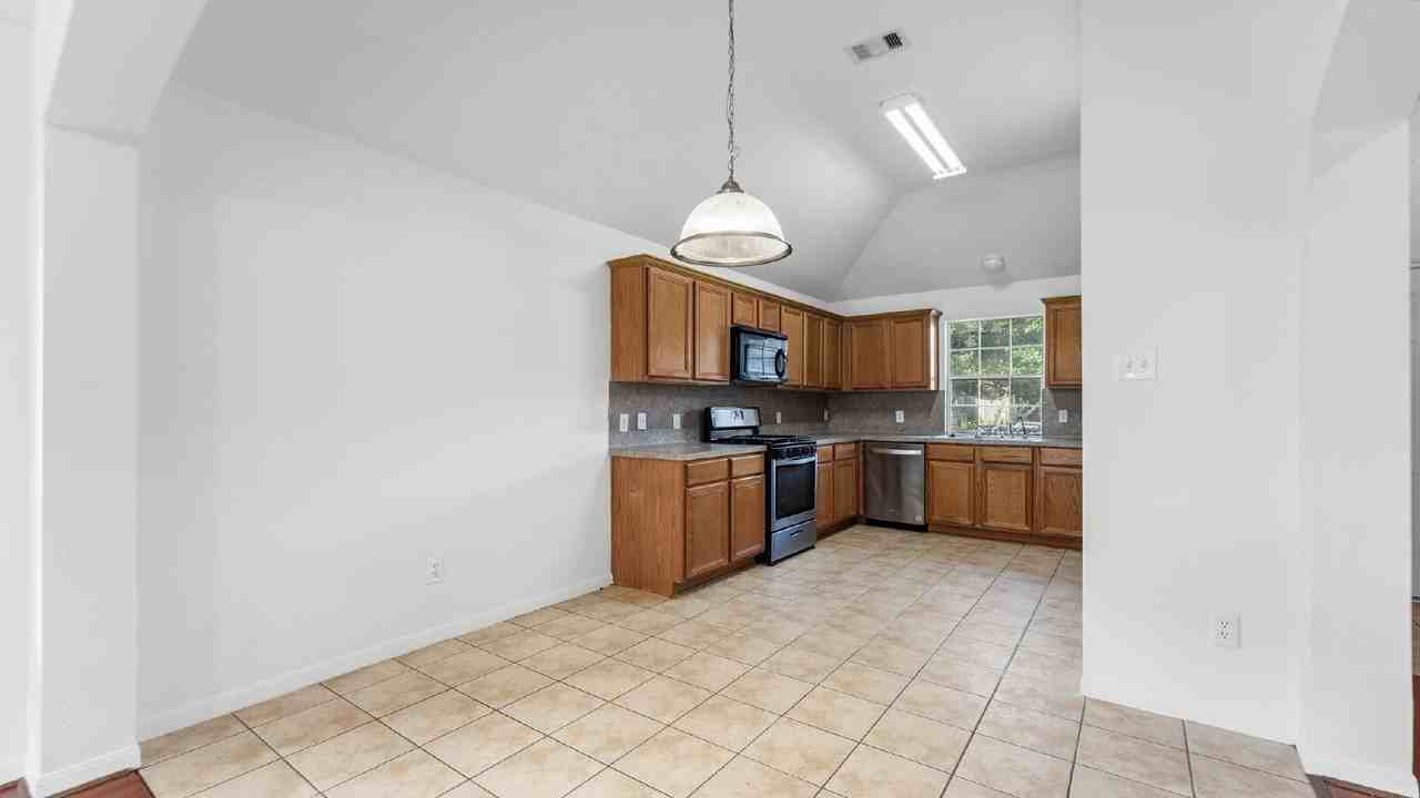 4908 Summer Rain Dr - Photo 6 of 18