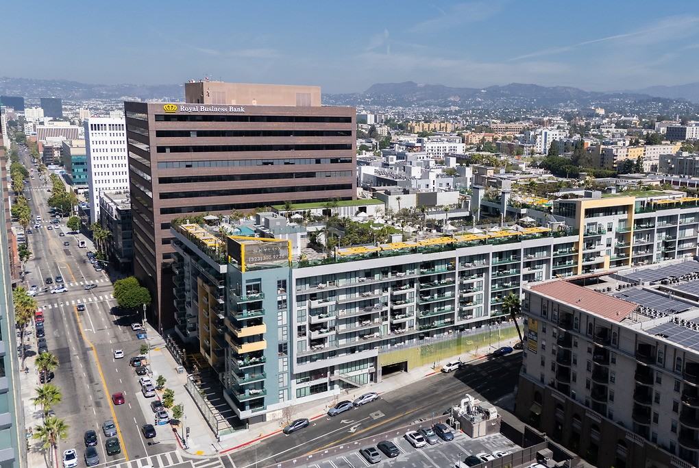 Skylux on Wilshire - Photo 4 of 50