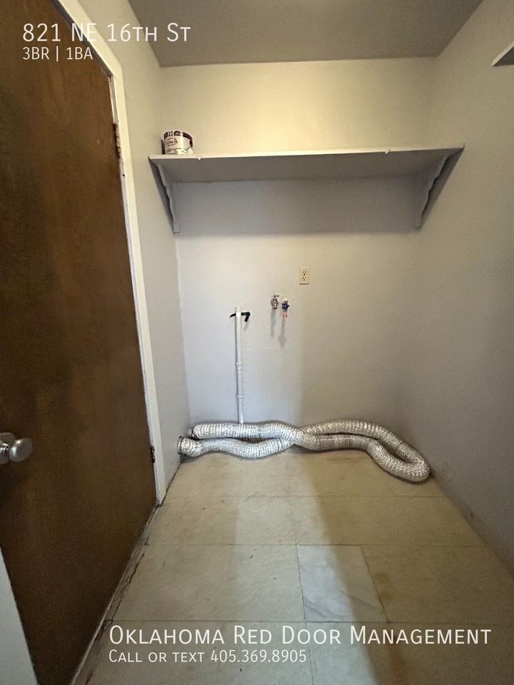 821 Ne 16th St - Photo 6 of 11