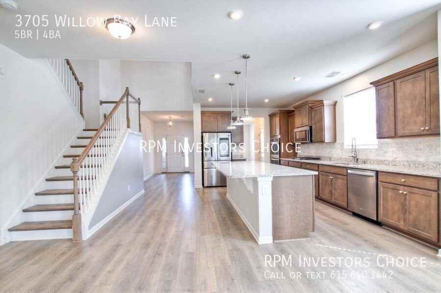3705 Willow Bay Ln - Photo 2 of 32