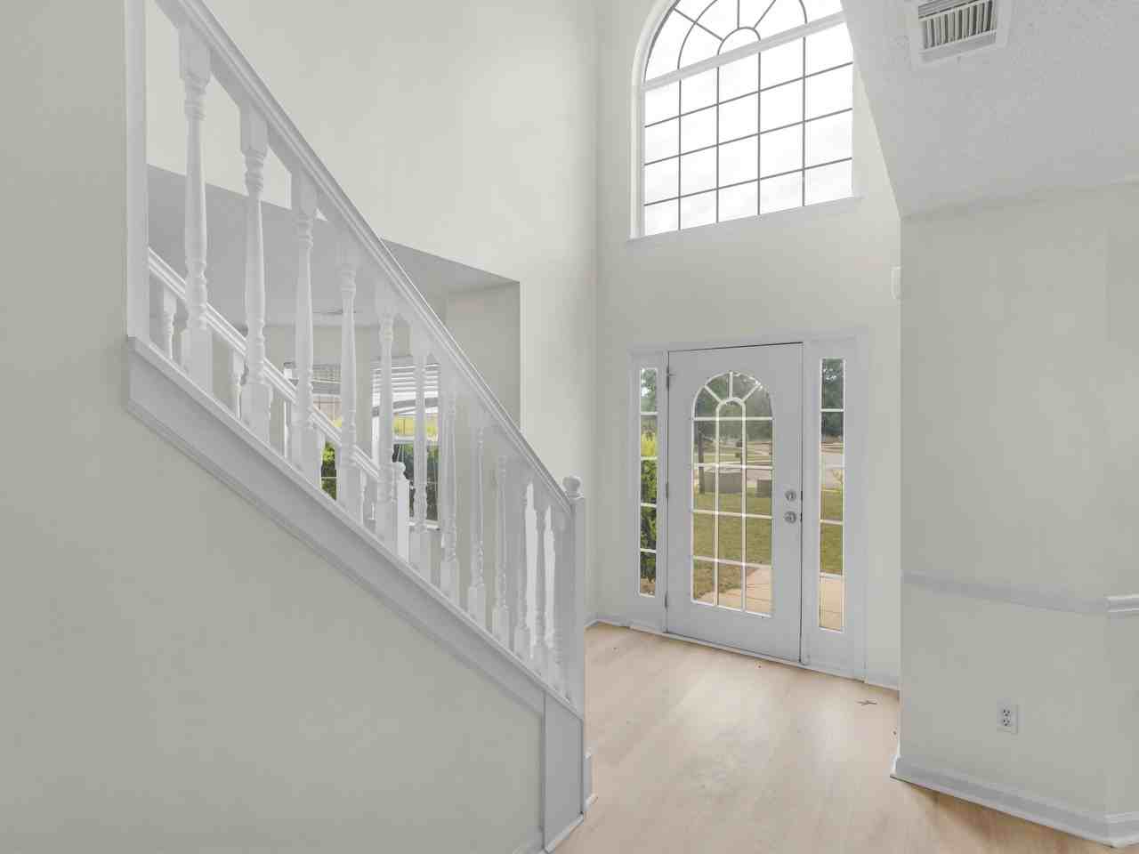 327 Ermines Way - Photo 5 of 40