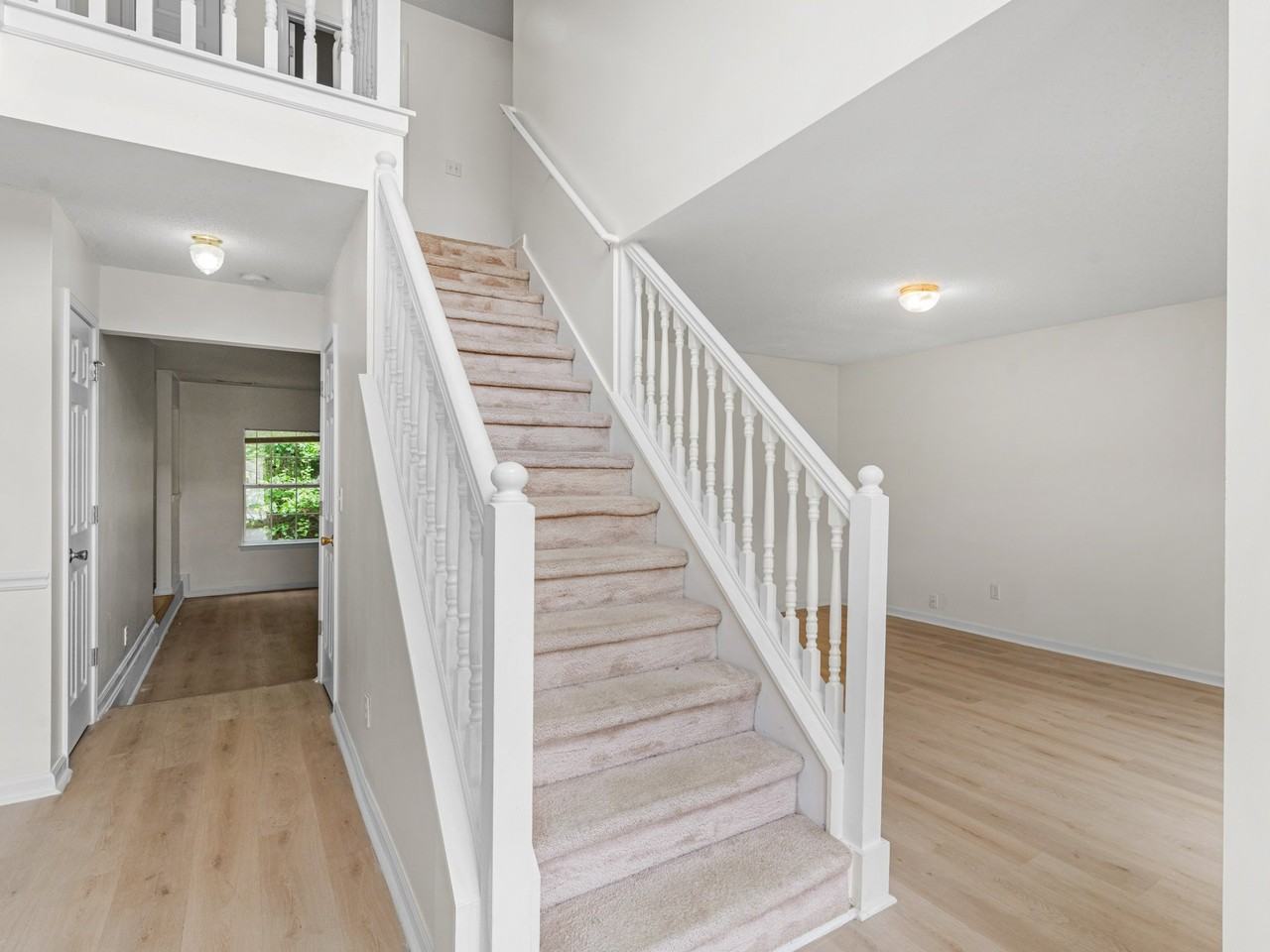 327 Ermines Way - Photo 6 of 40