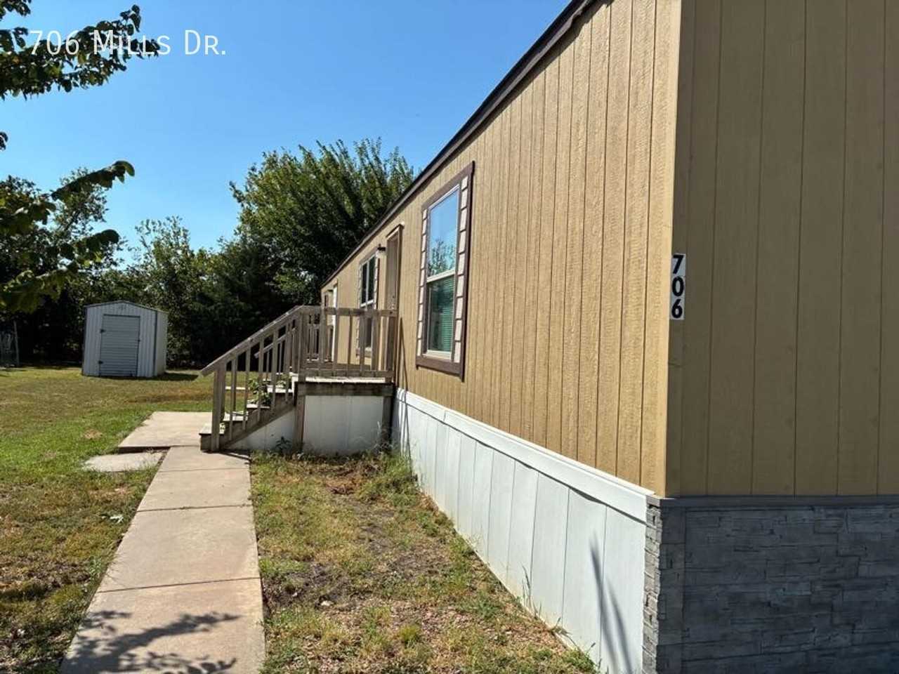 706 Mills Dr - Photo 3 of 19