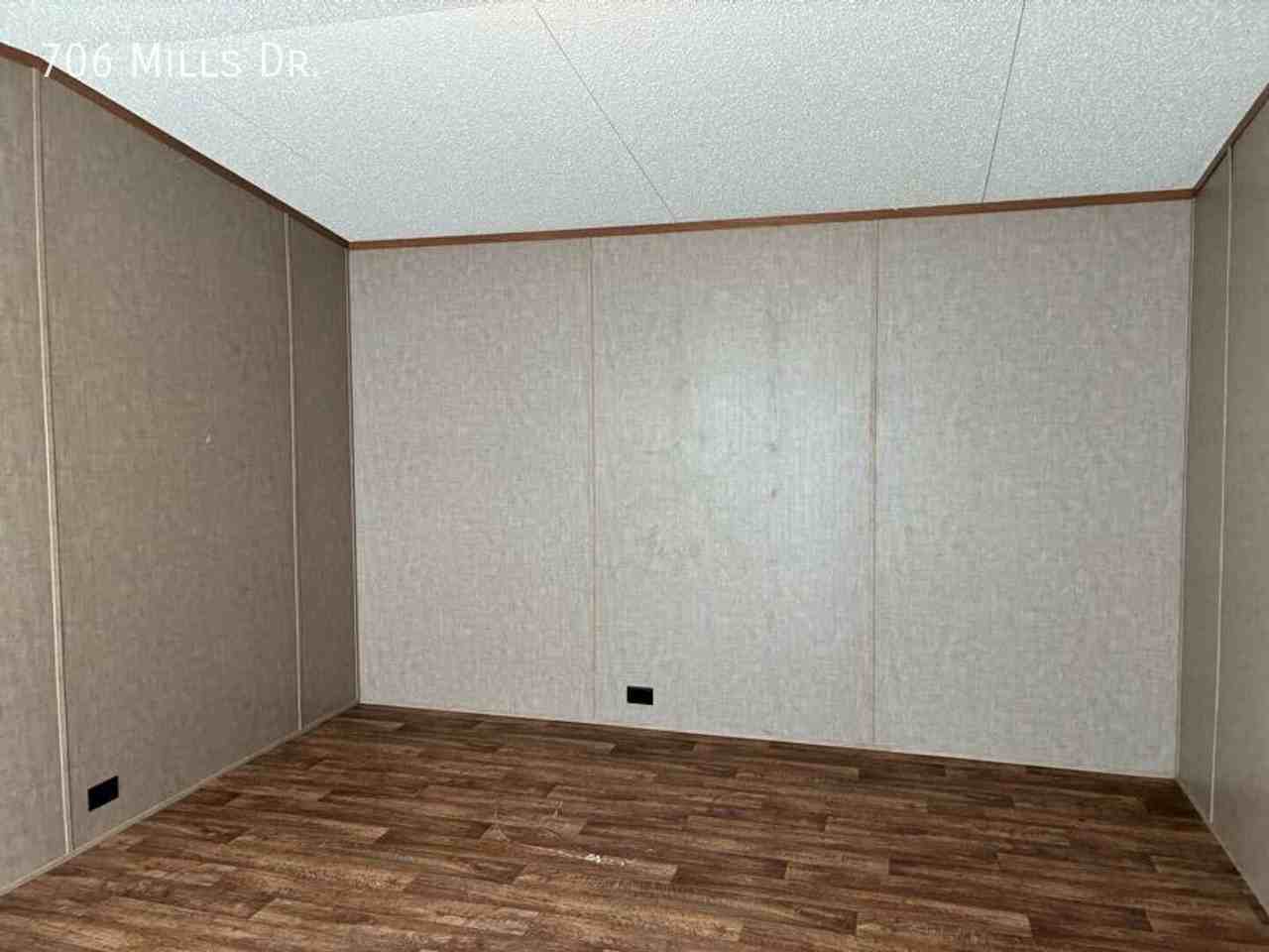 706 Mills Dr - Photo 4 of 19