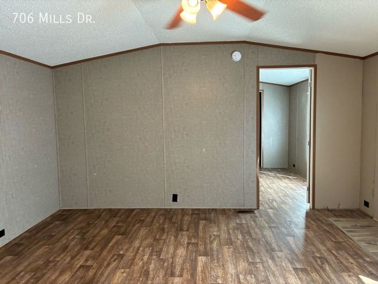 706 Mills Dr - Photo 5 of 19