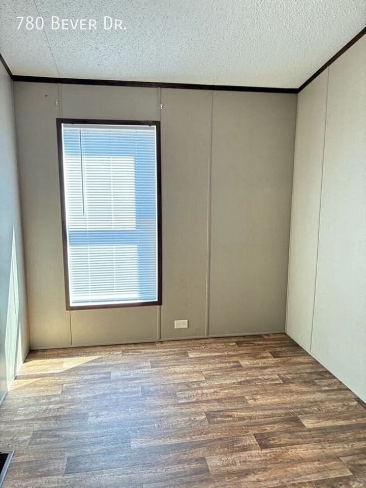 780 Bever Dr - Photo 3 of 19