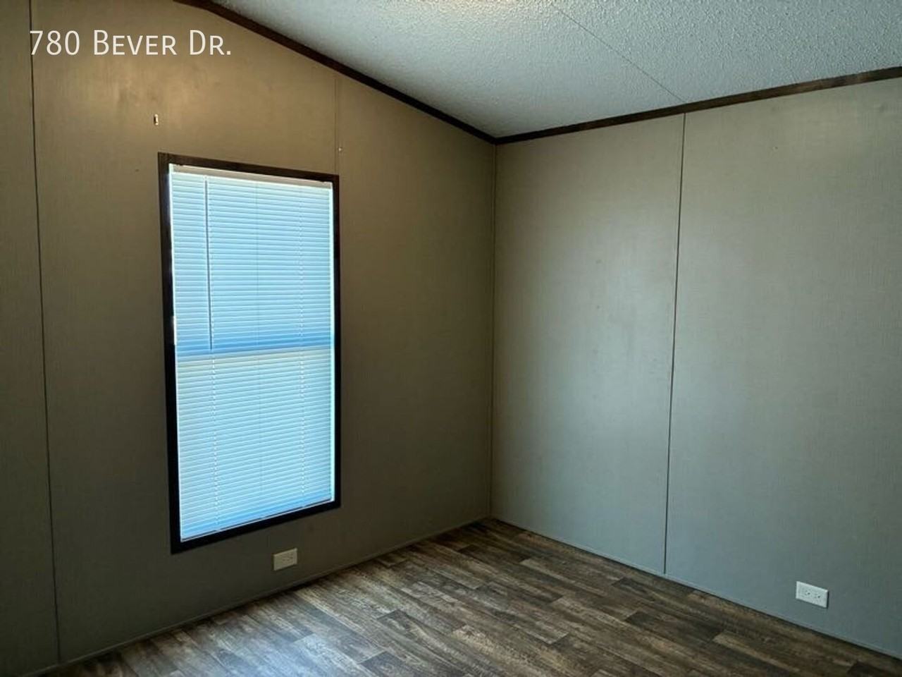 780 Bever Dr - Photo 4 of 19