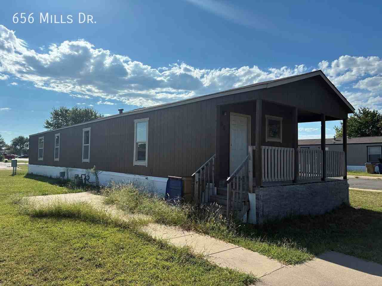 656 Mills Dr - Photo 2 of 8
