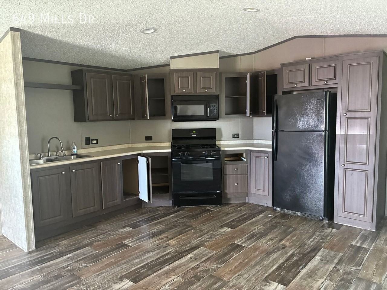 649 Mills Dr - Photo 2 of 13