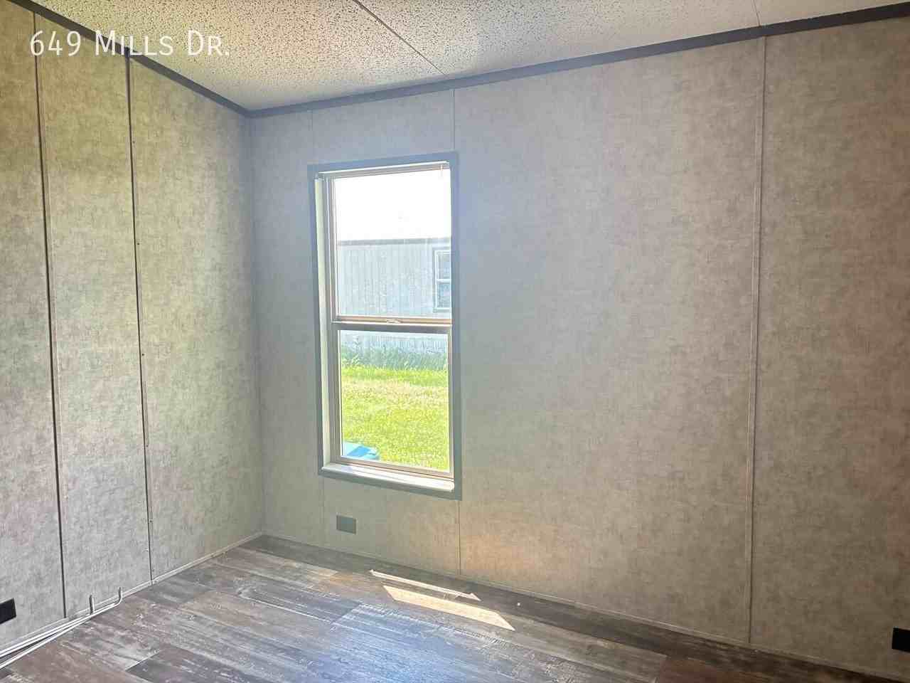 649 Mills Dr - Photo 4 of 13