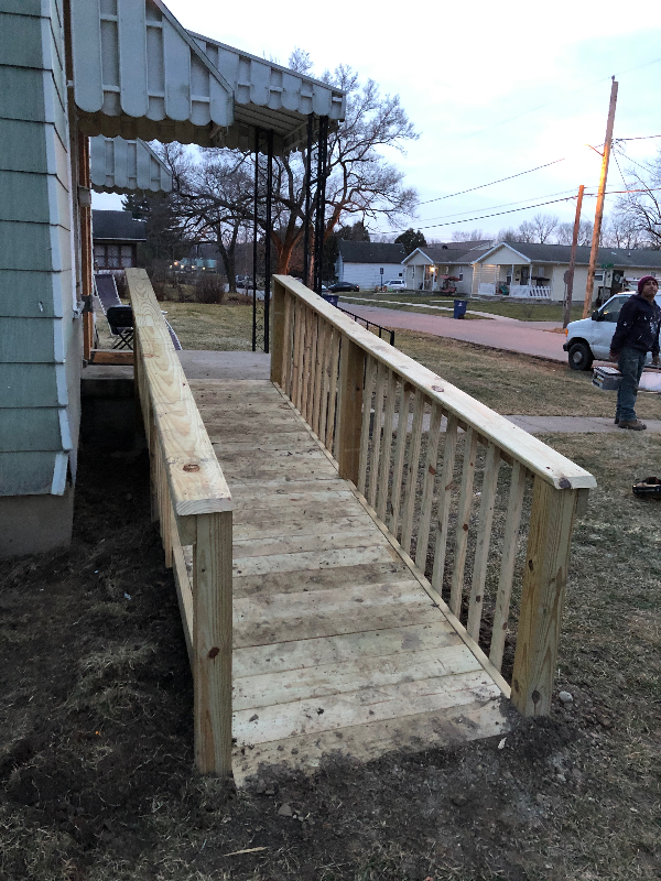 1217 W Marion Ave - Photo 2 of 9