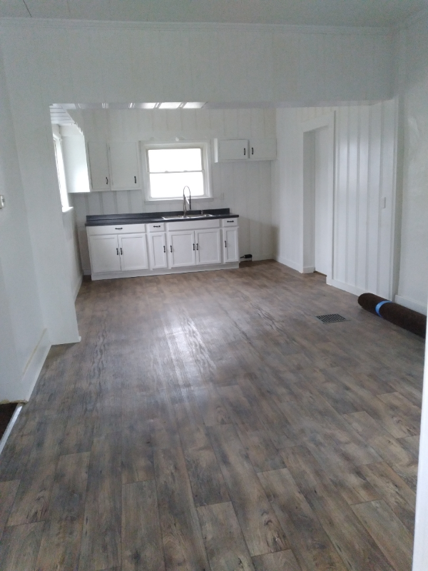 1217 W Marion Ave - Photo 5 of 9