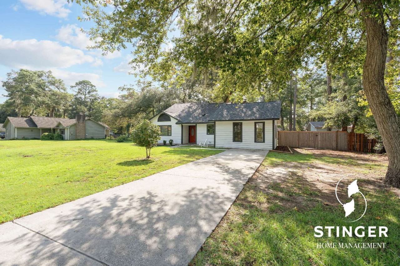 4 Chesterfield Lake Dr - Photo 2 of 37