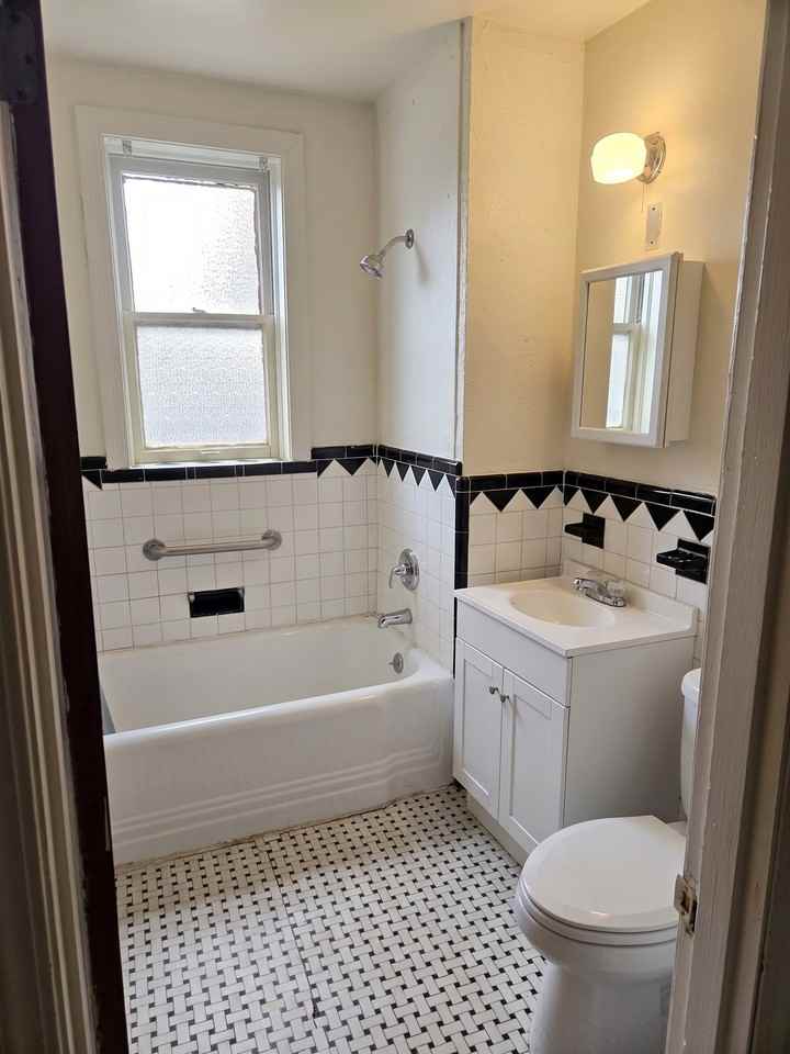 8687-8689 Oiole Ave #8687-1F - Photo 4 of 12