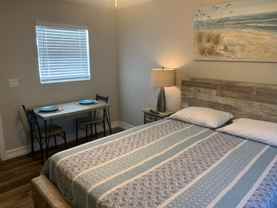 2135 Ne Dixie Hwy #3 - Photo 1 of 1