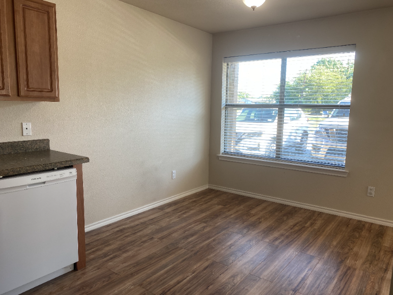 108 N 6th St #4 - Photo 3 of 10