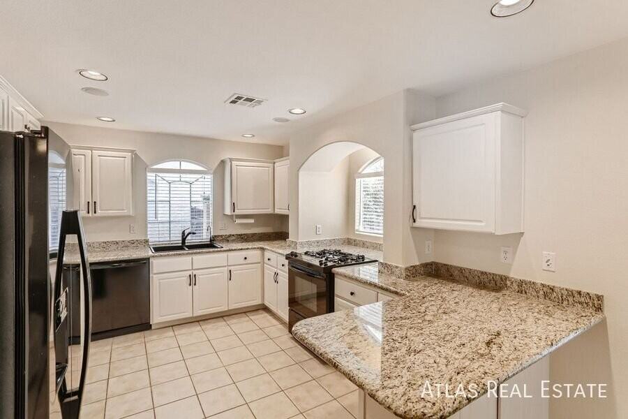 10995 Royal Highlands St - Photo 4 of 18