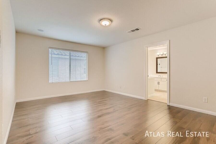 10995 Royal Highlands St - Photo 7 of 18