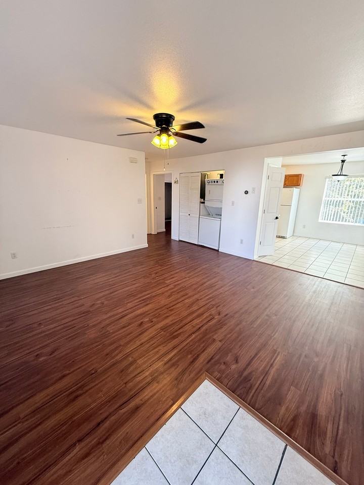 601 Twin Oaks - Photo 2 of 6