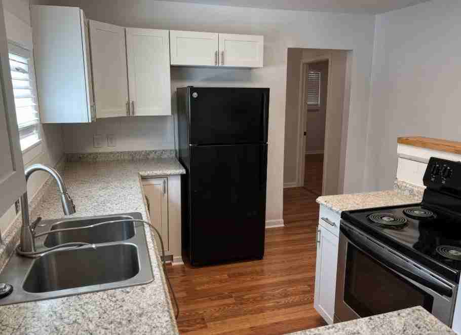 1021 E Orman Ave - Photo 3 of 10