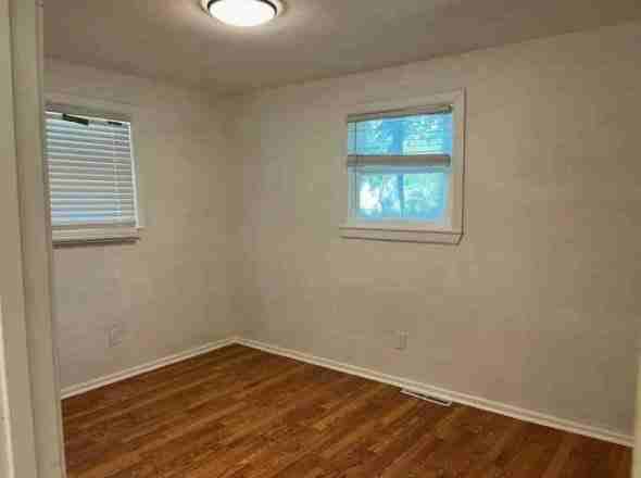 1021 E Orman Ave - Photo 5 of 10