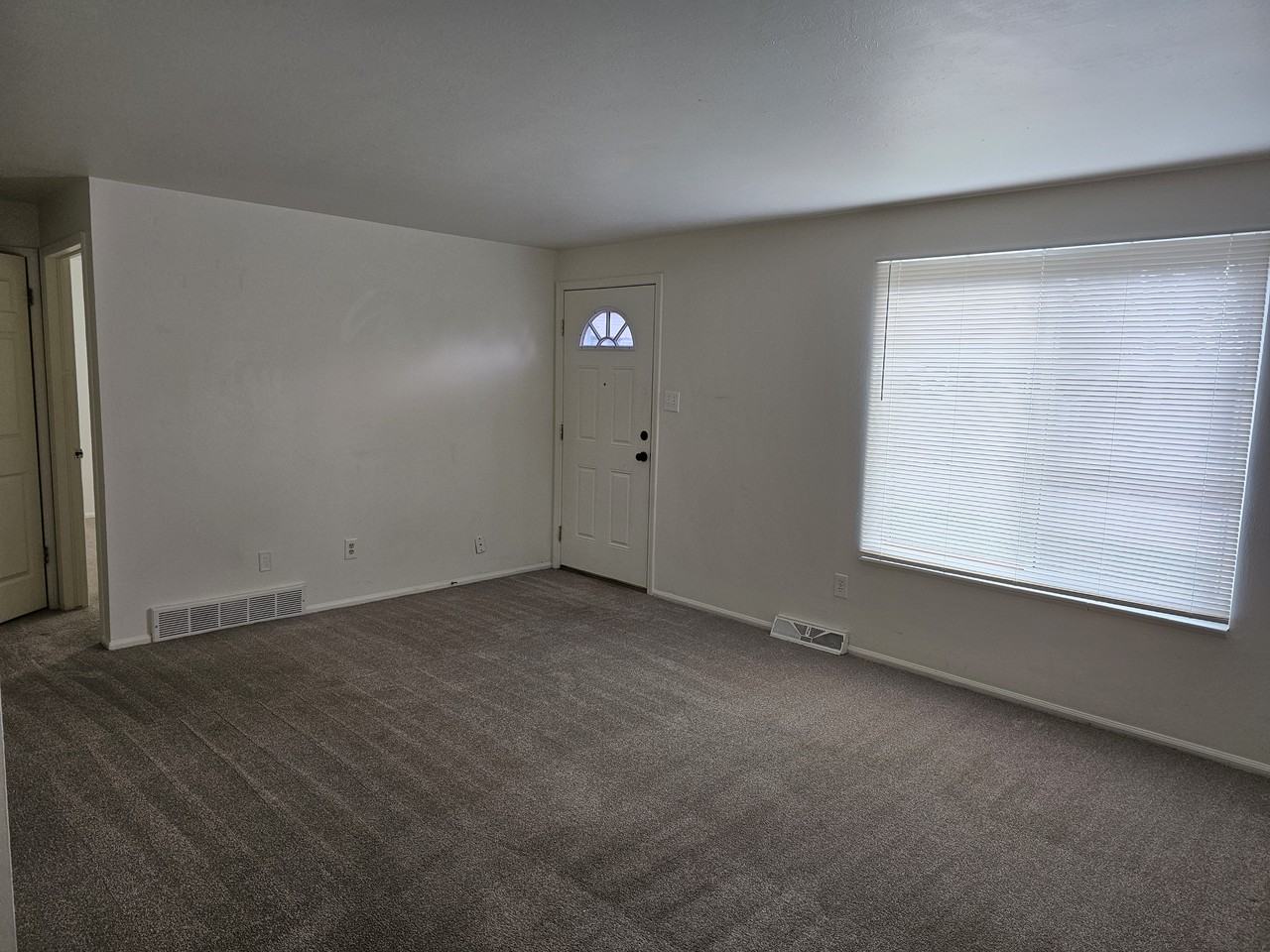 1162 Cree Dr - Photo 3 of 18