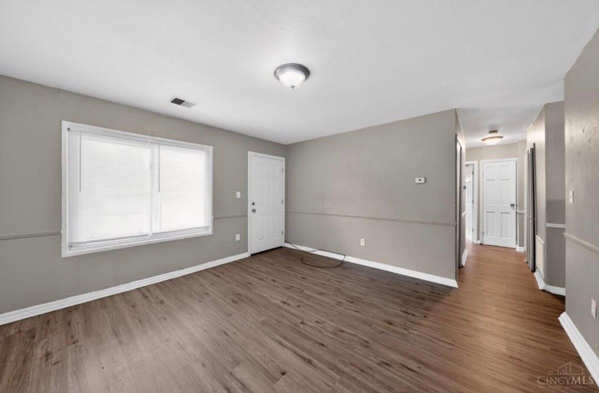 3180 Niagara St - Photo 3 of 10