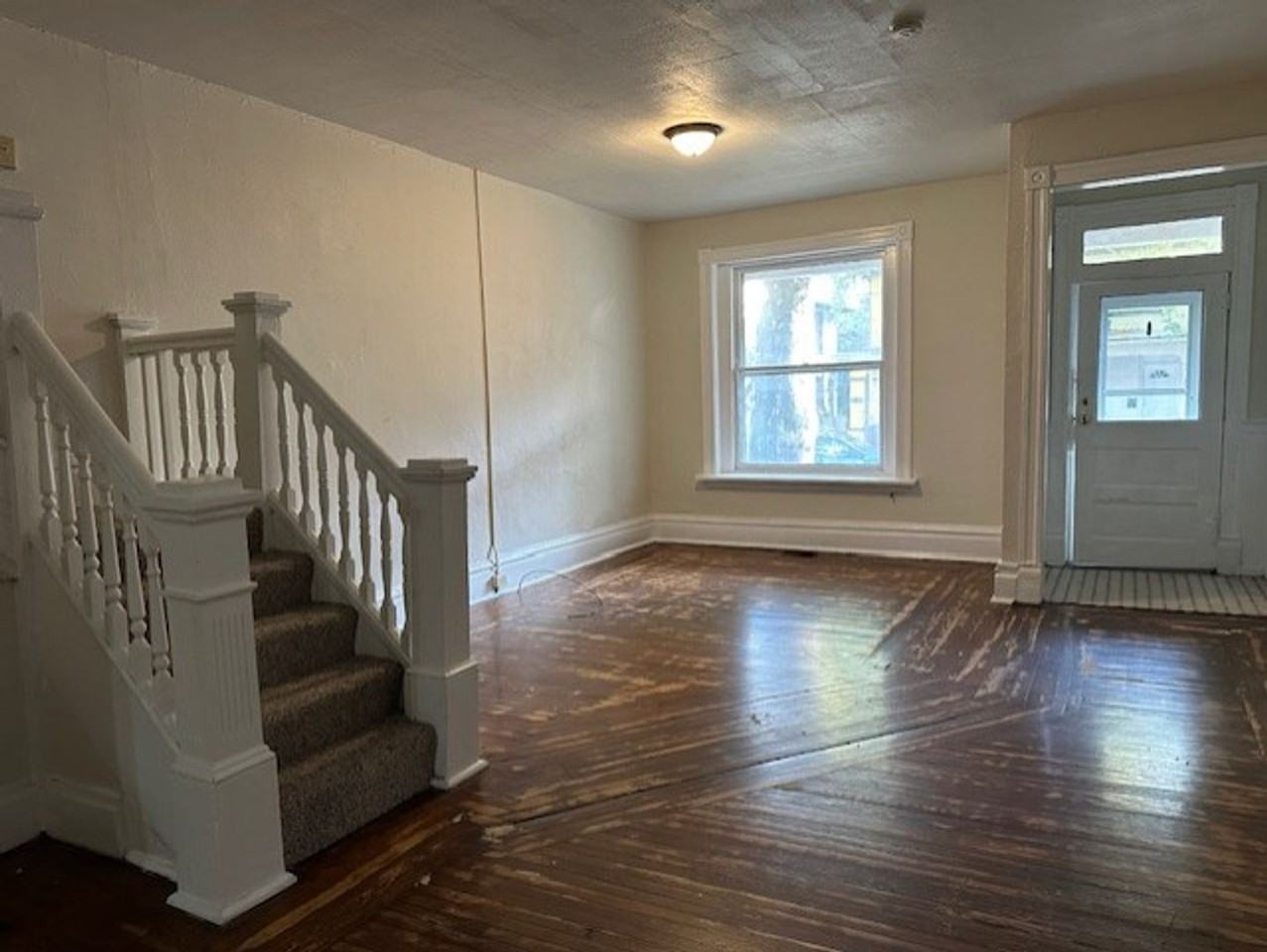 2126 Green St - Photo 3 of 16