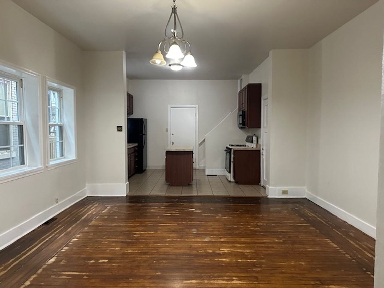 2126 Green St - Photo 5 of 16