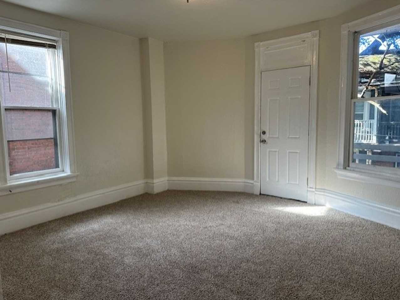 2126 Green St - Photo 6 of 16