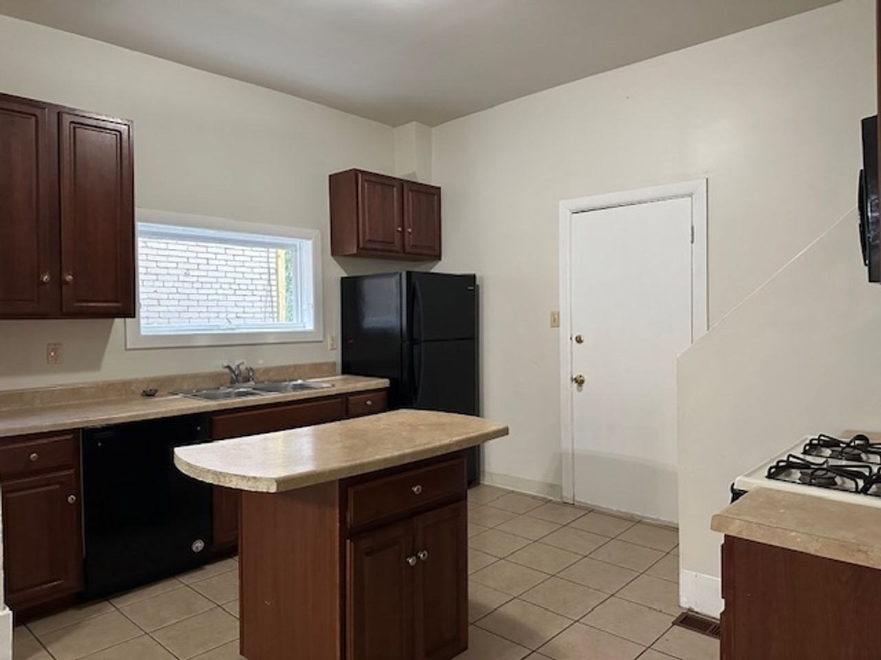 2126 Green St - Photo 7 of 16