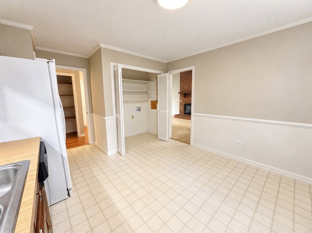 306 Holtz Ln - Photo 5 of 18