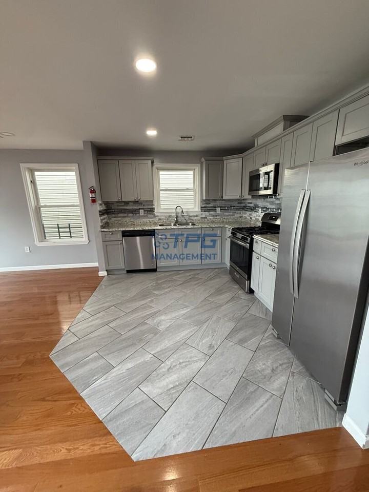 495 S 18th St #B - Photo 4 of 18