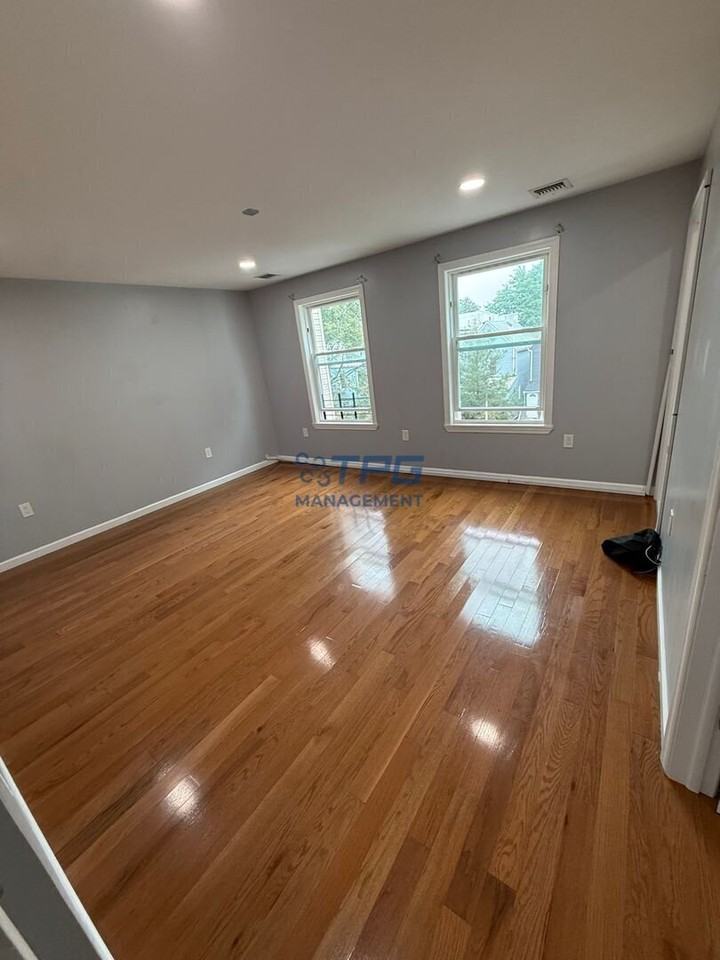 495 S 18th St #B - Photo 6 of 18